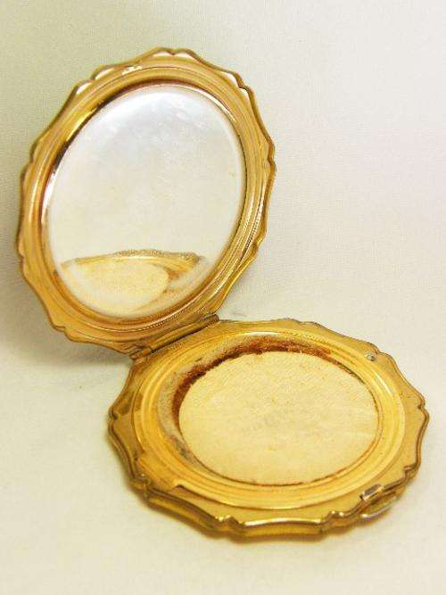 Vintage Stratton powder compact - as per photo