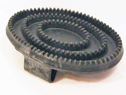 Rubber Curry comb to brush horse's hair - as per photo