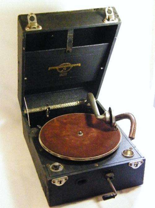 Vintage Columbia model 109 portable gramophone - good working condition - as per photo