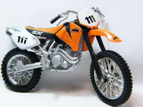 KTM SX520 off road motorcycle #111 - Maisto - as per photo