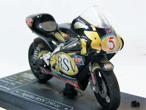 Moto Racing Aprilia RSV 250cc #5 Melandri Marco model motorcycle on stand - as per photo