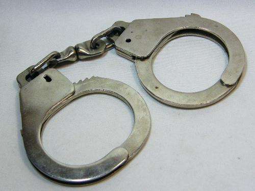 Pair of handcuffs - no key - as per photo