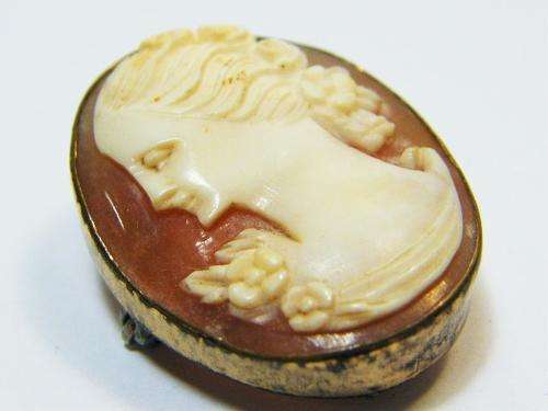 1/20th 10 karat gold cameo - as per photo