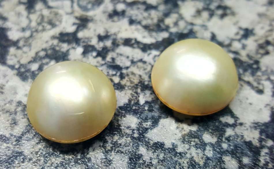 *Genuine* 16mm Mabe Pearl Set (2)