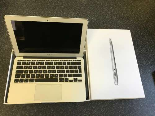Macbook Air 11,6" Model A1465 (Early 2015) in PRISTINE condition!!