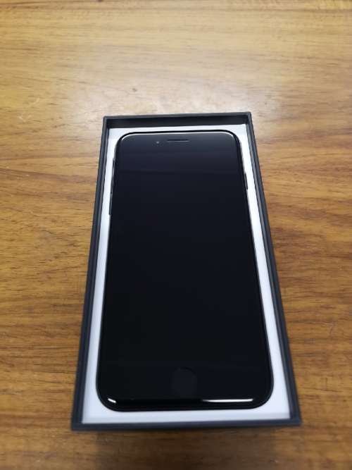 LOOK!!  iPhone 7 128GB Jet Black in pristine condition!!