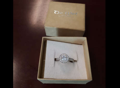 WHITE GOLD RING **SUITABLE FOR ENGAGEMENT**IN ITS BOX FROM DE WET JEWELLERS, CENTURION MALL
