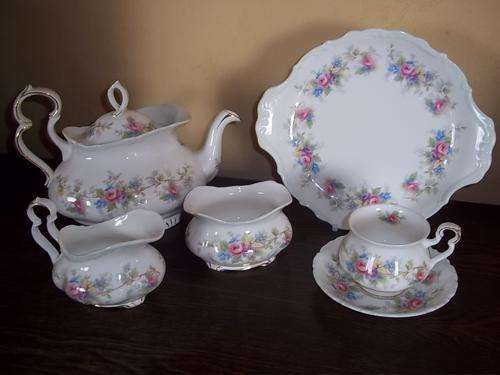 ROYAL ALBERT    " COLLEEN "         RARE !