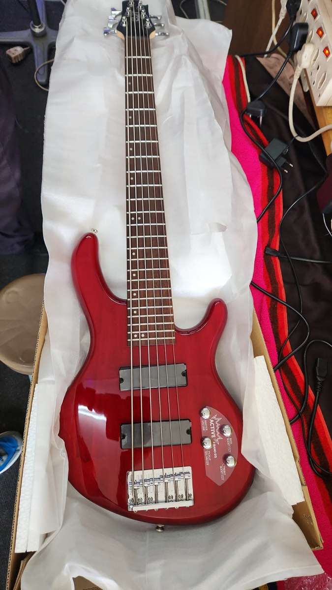 CORT BASS VI PLUS BASS GUITAR