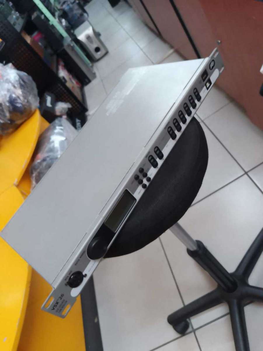 PEAVEY VSX26 DRIVE RACK