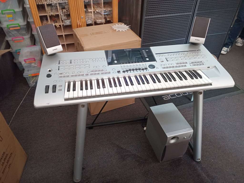 YAMAHA TYROS 4 DIGITAL WORKSTATION