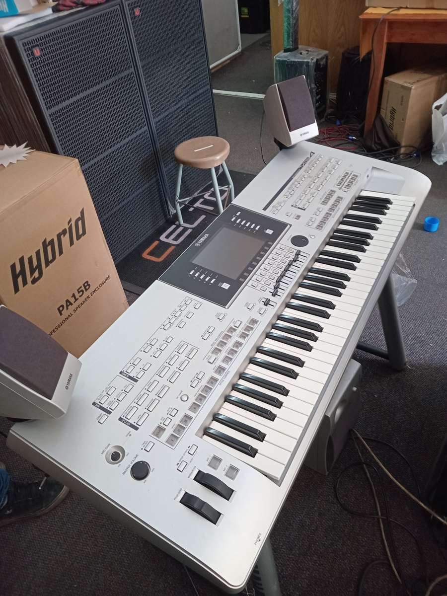 YAMAHA TYROS 4 DIGITAL WORKSTATION