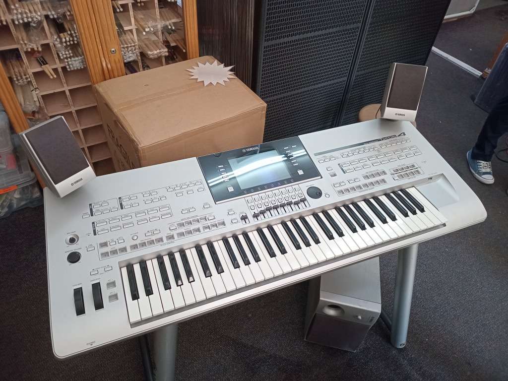 YAMAHA TYROS 4 DIGITAL WORKSTATION