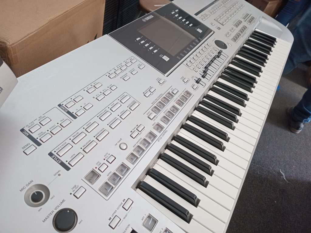 YAMAHA TYROS 4 DIGITAL WORKSTATION