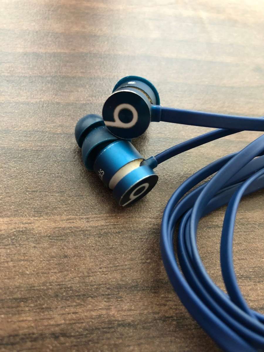 AUTHENTIC - urBeats - Beats by Dre Earphones - Blue - With Microphone and Music Control