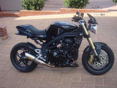 ****CRAZY R1.00 AUCTION 4 DAYNO RESERVE TRIUMPH SPEED TRIPLE 1050cc ROAD BIKE + R50000.00 EXTRAS****