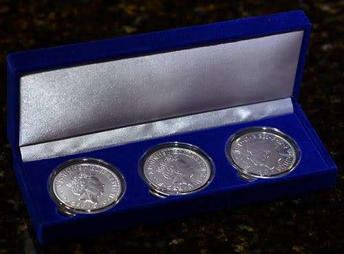 Britannia Queen Elizabeth II and King Charles III coin 1oz .999 silver coin set in blue velvet box