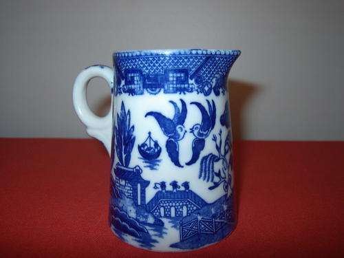 BEAUTIFUL  MILK JUG. LOW START!!!