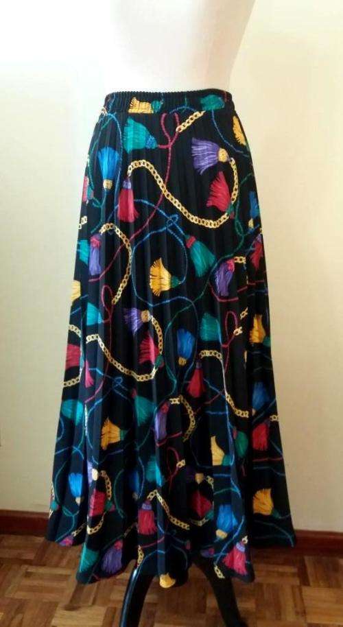 Black pleated skirt with rainbow tassel print