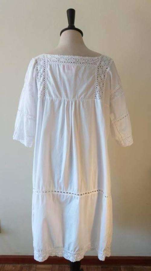 White cotton and lace tunic