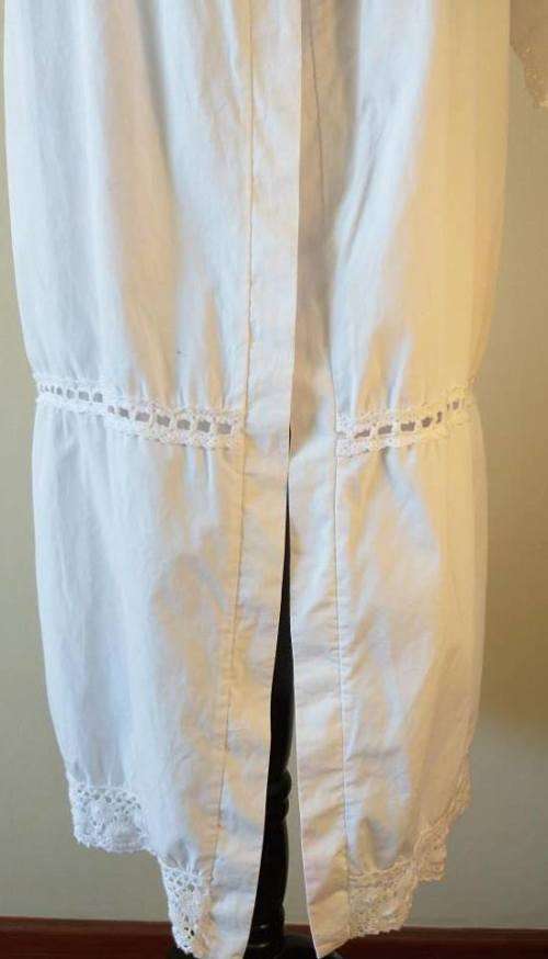 White cotton and lace tunic