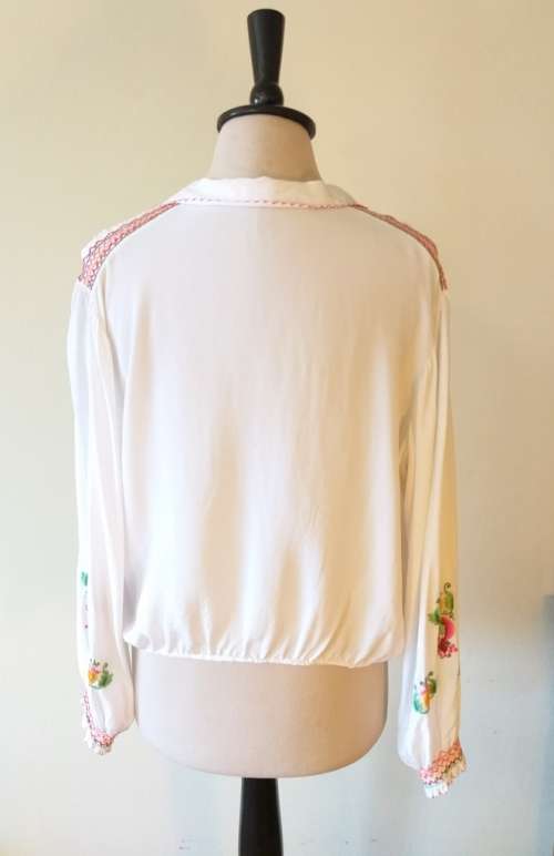 Hungarian folk art peasant blouse (1950s) hand embroidered