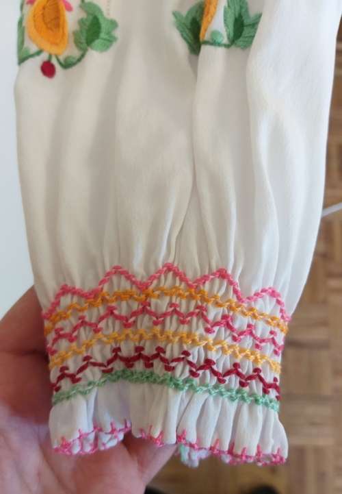 Hungarian folk art peasant blouse (1950s) hand embroidered