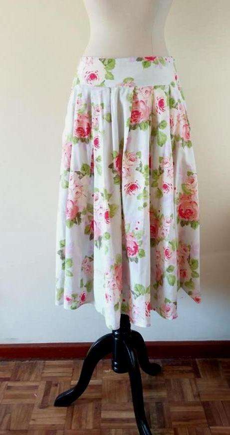Cotton skirt with roses print