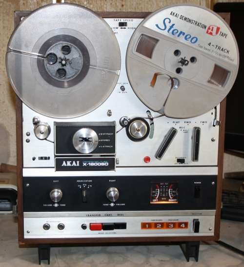 AKAI X-1800SD 4 TRACK REEL-TO-REEL/8 TRACK CARTRIDGE PLUS EXTRAS. SEE DESCRIPTION
