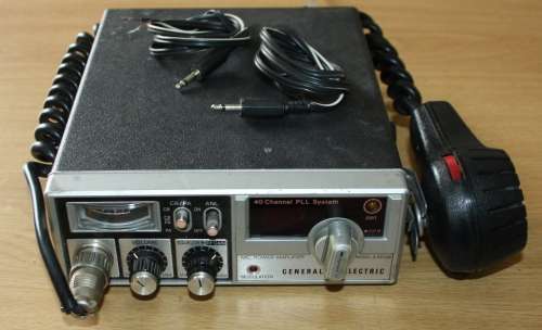 GENERAL ELECTRIC 3-5813B 40 CHANNEL CB RADIO.  VERY RETRO !!  SEE DESCRIPTION