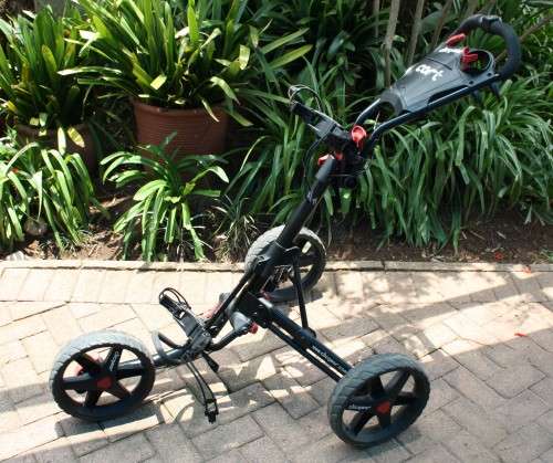 LOVELY CLICGEAR GOLF CART IN EXCELLENT CONDITION, FOLDABLE. SEE DESCRIPTION