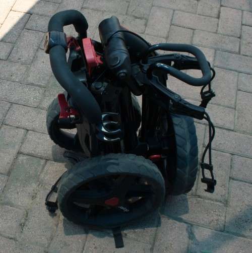 LOVELY CLICGEAR GOLF CART IN EXCELLENT CONDITION, FOLDABLE. SEE DESCRIPTION