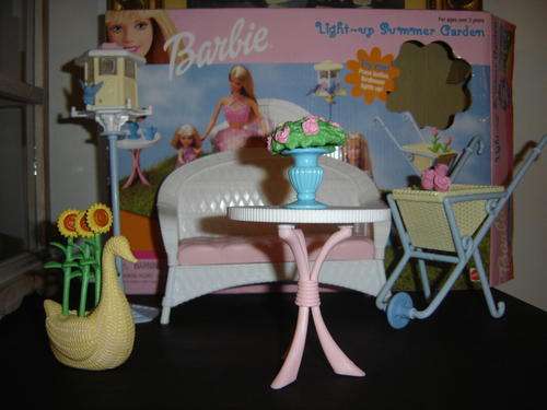 BARBIE LIGHT UP SUMMER GARDEN 1999