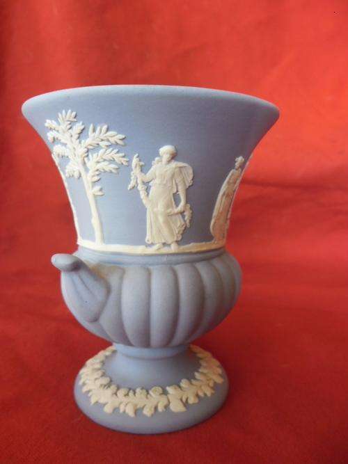 STUNNING WEDGWOOD VASE
