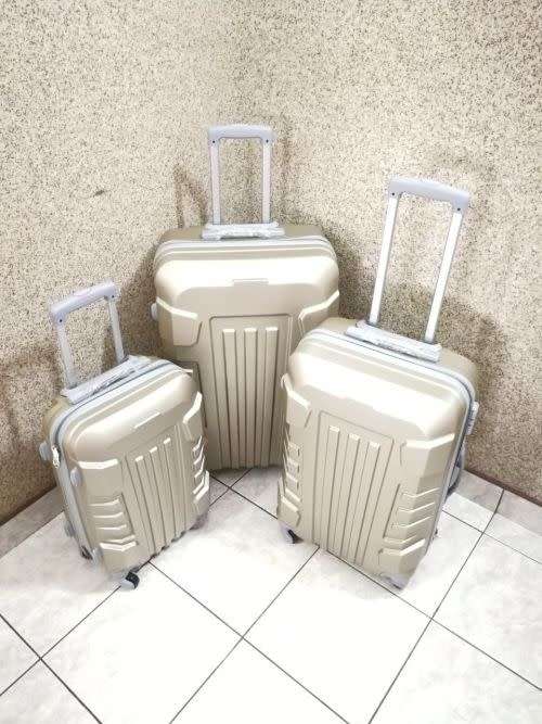 FREE SHIPPING****Set of 3 Lightweight Travel Luggage Bags - Universal Wheels - (Brown / Gold )