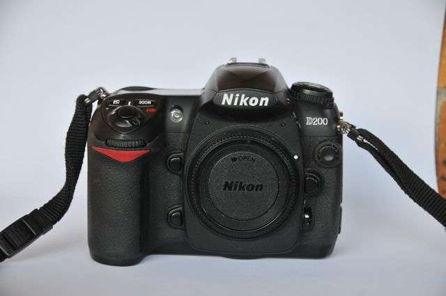 NIKON D200 SLR with lenses and accessories * NO RESERVE