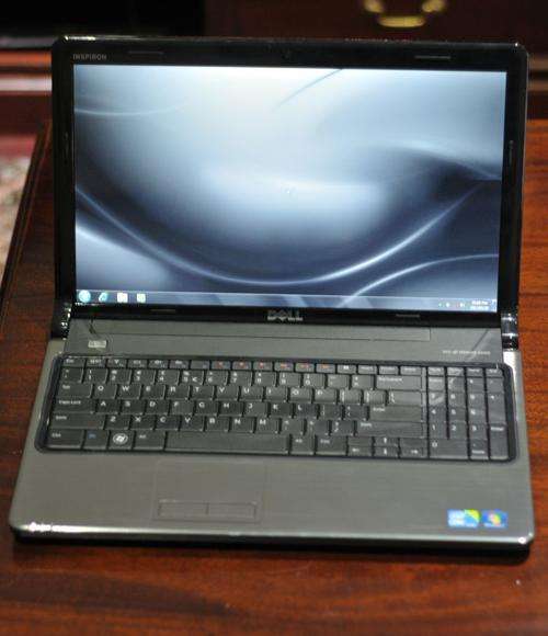 Dell Inspiron 1564 intel i3 laptop (Red) - No reserve auction