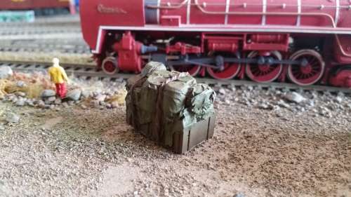 HO Scale Tarpaulin Covered Wagon Loads set of 5 (painted)