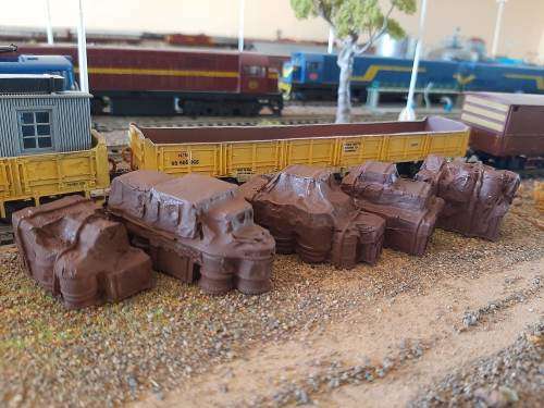 HO Scale Tarpaulin Covered Wagon Loads set of 5 (unpainted)