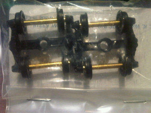 Walthers Bettendorf Rigid Trucks with plastic wheelsets and nonmagnetic brass axles part nr 933-1012