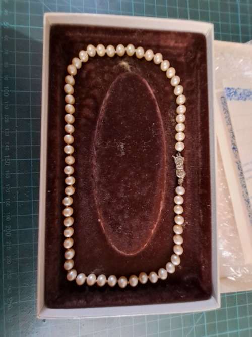 Vintage Richelieu faux pearls