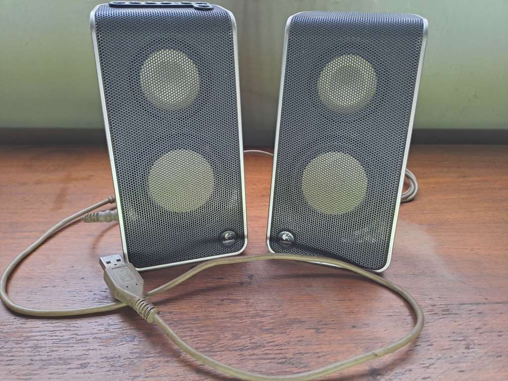 Logitech V20 S 0155a USB Powered Notebook Laptop Portable Speakers