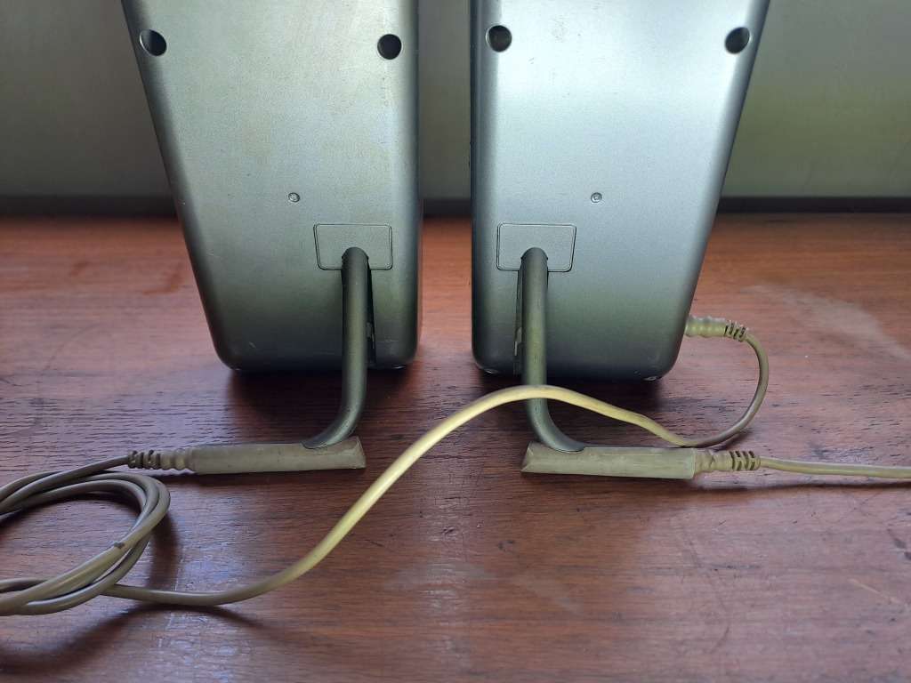 Logitech V20 S 0155a USB Powered Notebook Laptop Portable Speakers