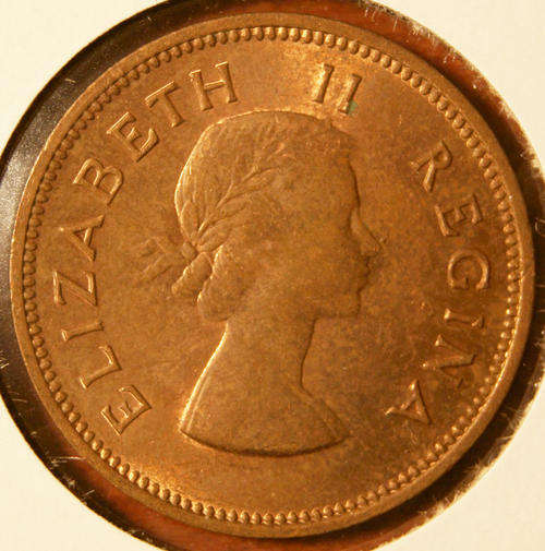 A NICE 1959 EF QUEEN ELIZABETH II HALFPENNIE