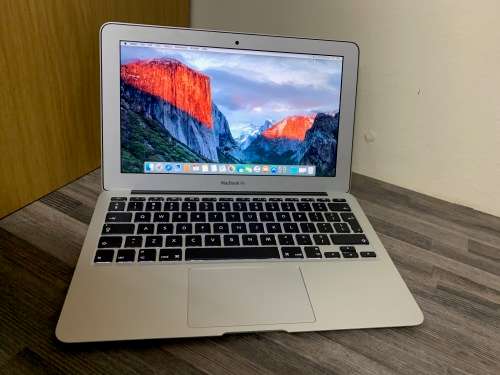 **EXCELLENT**Apple Macbook AIR 11" **Core i5**128GB SSD**4GB RAM**MAC OS SIERRA/WIN10