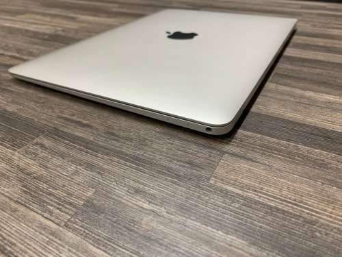 **MacBook 12 Retina**2015**Core M3**256GB SSD**8GB Memory**MAC OSX MOJAVE / WIN10**LOW CYCLE COUNT**