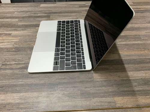 **MacBook 12 Retina**2015**Core M3**256GB SSD**8GB Memory**MAC OSX MOJAVE / WIN10**LOW CYCLE COUNT**