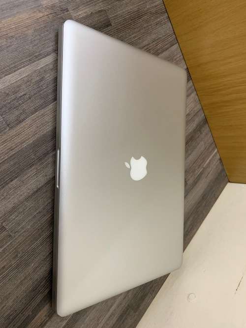 **MacBook PRO 15**QUAD Core i7**256GB SSD**16GB Memory**NVIDIA GT GRAPHICS**