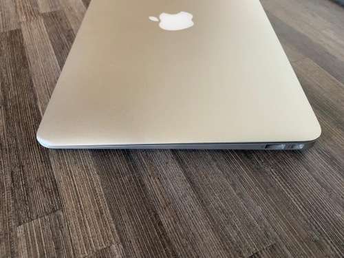 **Apple Macbook AIR 11" **Core i5**128GB SSD**4GB RAM**MAC OS SIERRA/WIN10