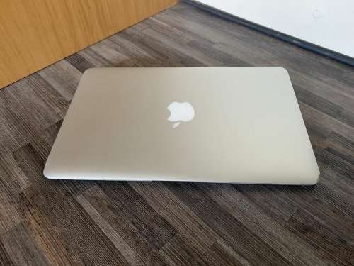 **Apple Macbook AIR 11" **Core i5**128GB SSD**4GB RAM**MAC OS SIERRA/WIN10